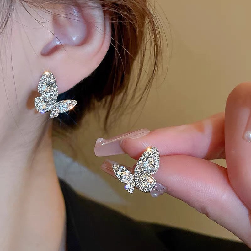 Damen Ohrstecker im Schmetterlingsdesign mit funkelnden Kristallen Shop Nory
