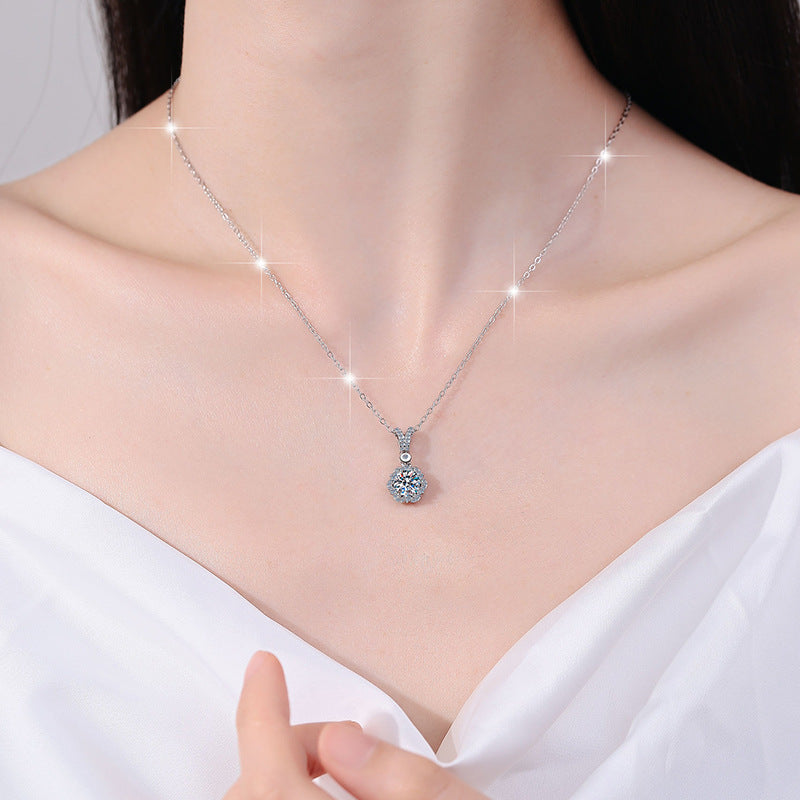Damen Halskette mit elegantem Blumenanhänger und funkelndem Zirkonia Shop Nory
