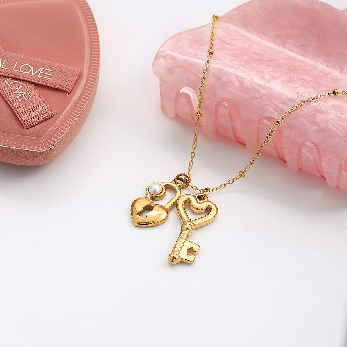 Damen Halskette mit herzförmigem und Schlüssel-Anhänger aus hypoallergenem Edelstahl Shop Nory