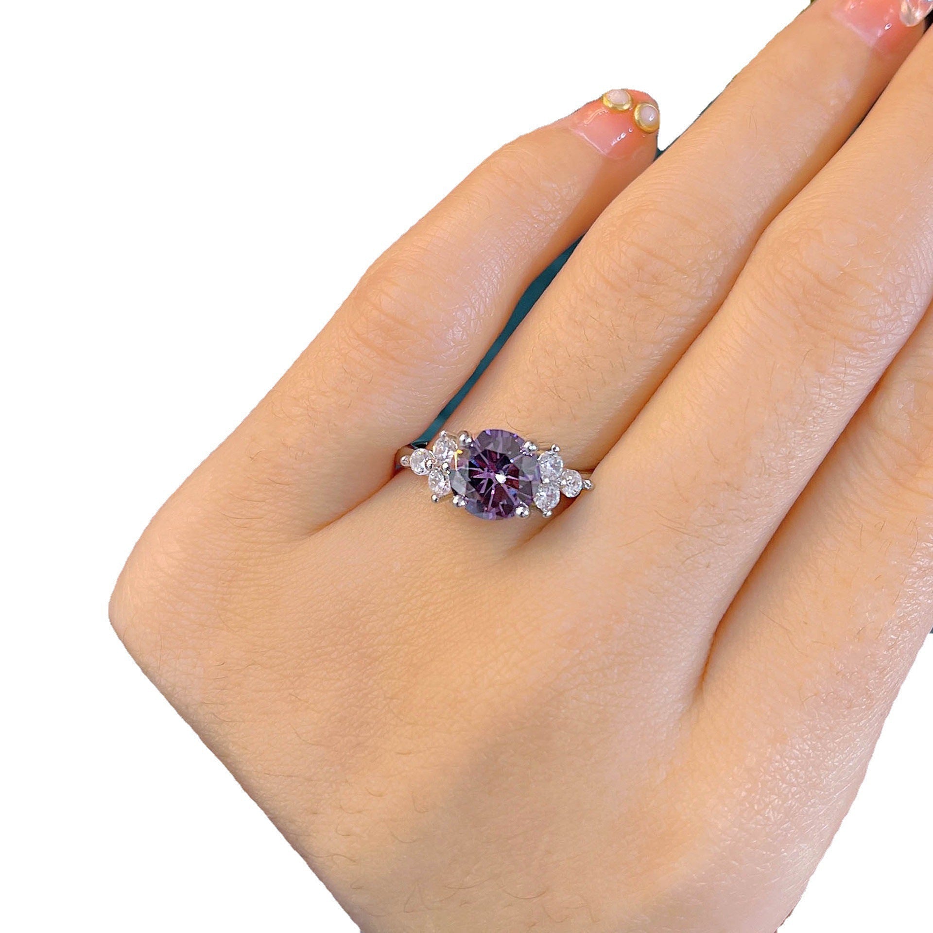 Damen eleganter Ring mit violettem Hauptstein und funkelnden Zirkonia Shop Nory