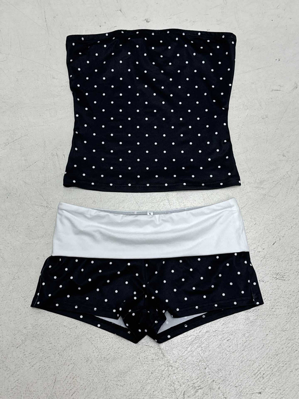 Damen Bandeau-Badeanzug mit Polka Dots und Shorts