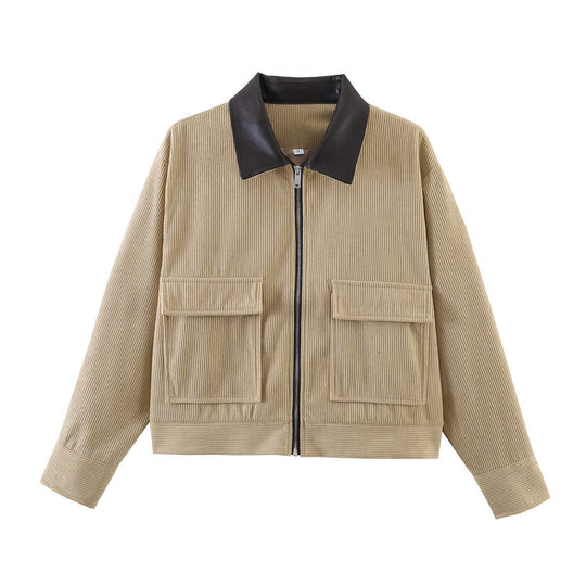 Damen Kurz geschnittene Rippenstrickjacke mit Kontrastkragen, aufgesetzten Taschen und Reißverschluss Shop Nory