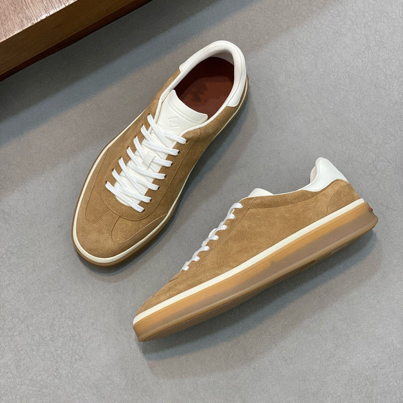 Damen Sneaker aus weichem Wildleder mit raffiniertem Schnürsystem
