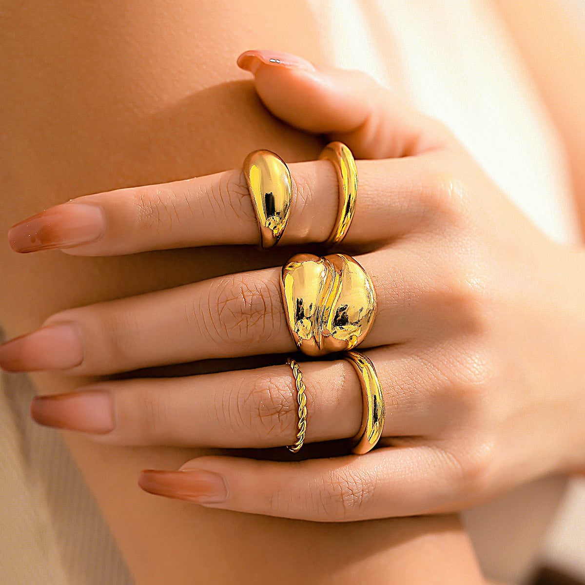 Damen elegantes Ring-Set mit kunstvollem Design und verführerischem Glanz Shop Nory