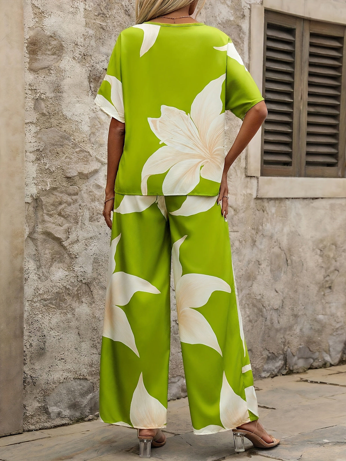 Damen luftiges Ensemble mit fließendem Schnitt und floralem Design