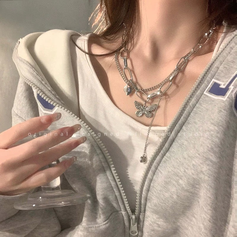 Damen Kette mit kunstvollem Schmetterlings- und Herzanänger Shop Nory