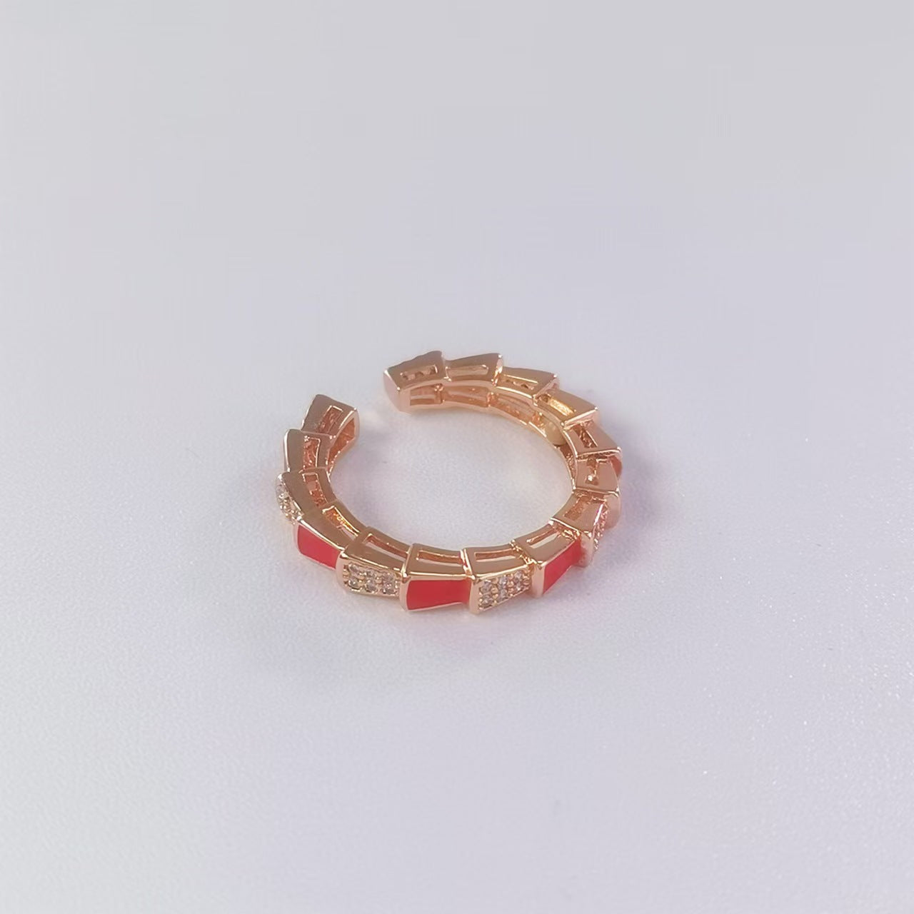 Damen Ring im künstlerischen Design mit funkelnden Akzenten Shop Nory