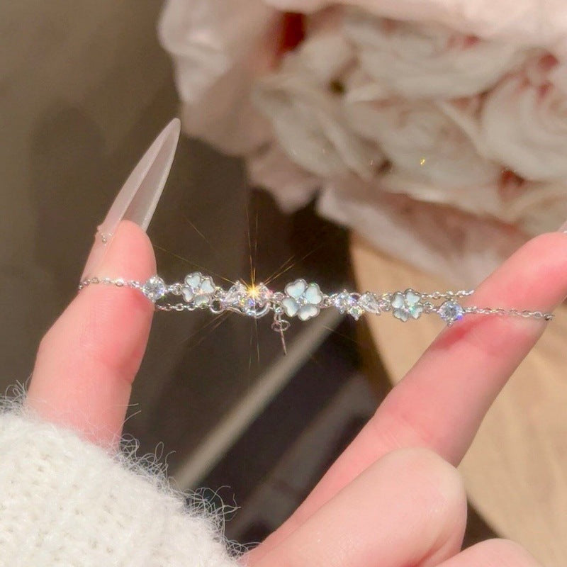 Damen Elegantes Armband mit floralen Zirkonia-Details Shop Nory