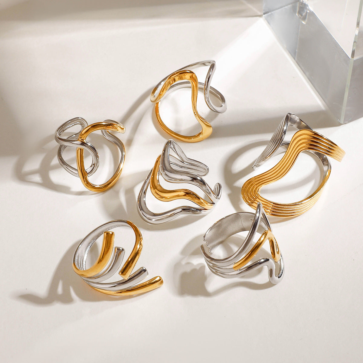 Damen Offenes Armband mit elegantem geschwungenem Design aus hypoallergenem Edelstahl Shop Nory