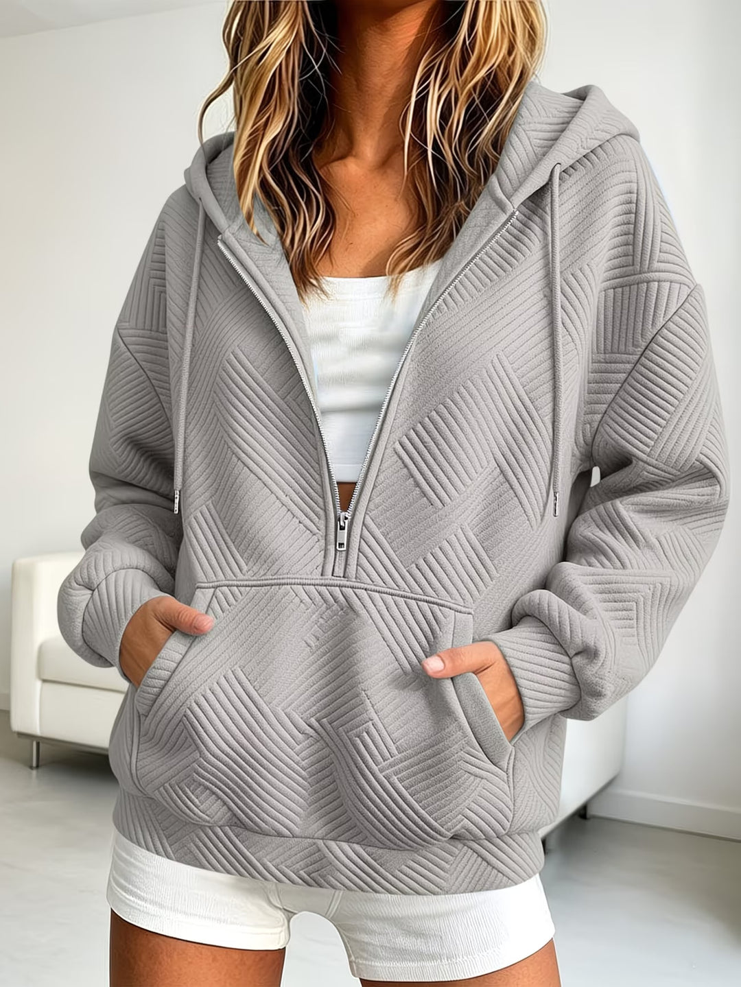 Damen Gequilteter Half-Zip Kapuzenpullover mit geometrischer Steppstruktur Shop Nory