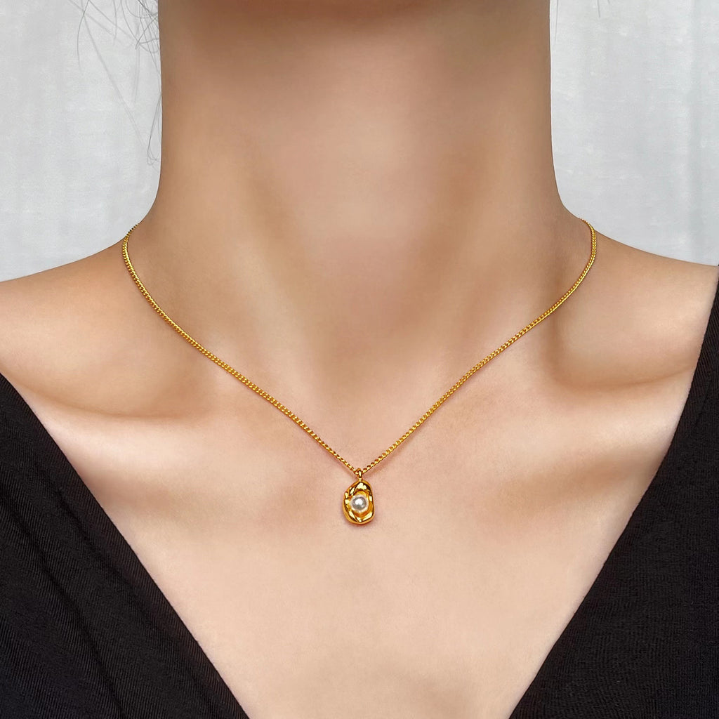Damen elegante Halskette mit einzigartigem Anhänger aus Perlen und hochwertiger Vergoldung Shop Nory
