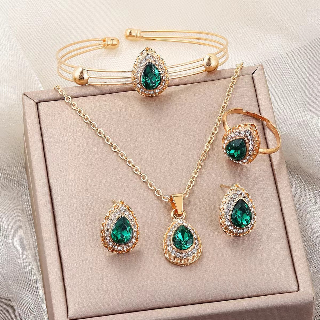 Tropfenförmiges Kristall-Schmuckset mit vergoldeter Halskette, Armband, Ring und Ohrsteckern