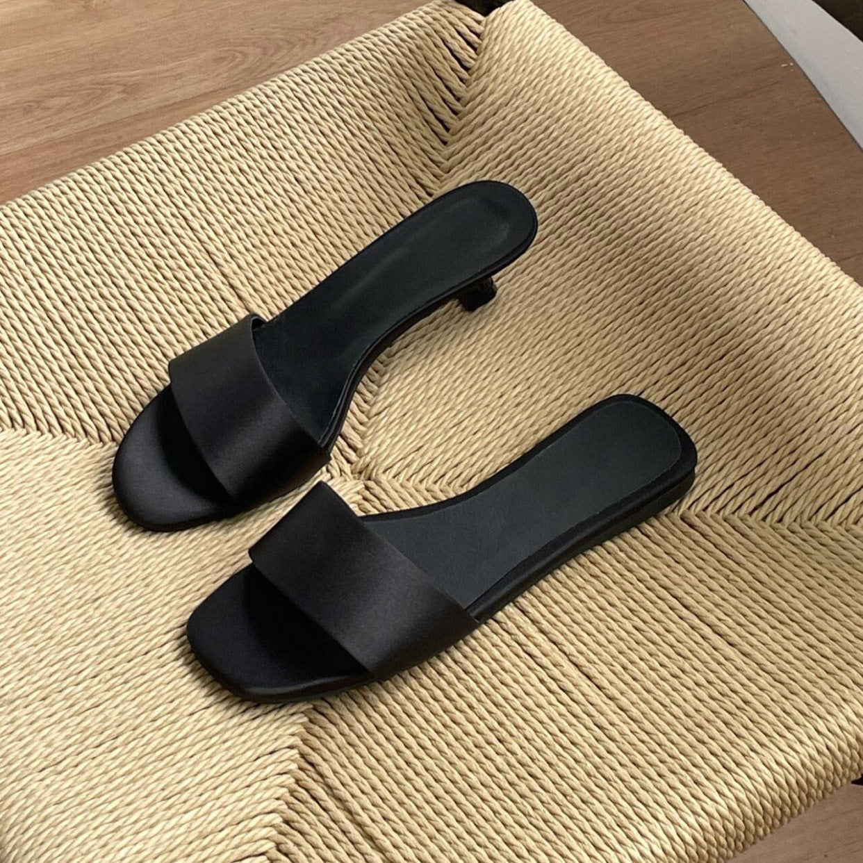 Damen elegante Flache Sandalen mit modischem Riemendesign Shopnory