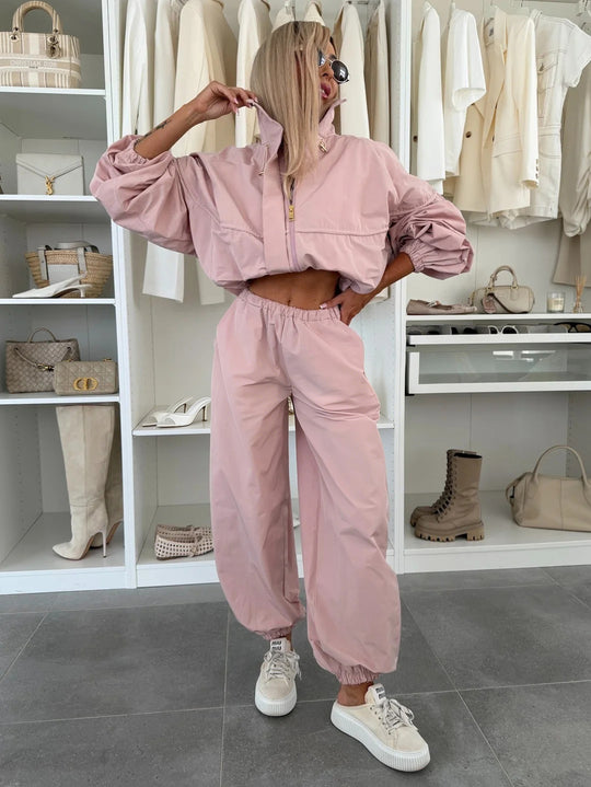 Damen Leichtes Nylon-Set mit oversized Bomberjacke und elastischer Jogginghose Shop Nory
