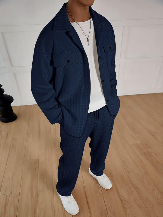 Herren zweiteiliges Overshirt-Lounge-Set mit aufgesetzten Klappentaschen, Kordelzug-Hose und feiner Waffelstruktur Shop Nory