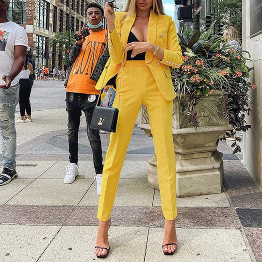 Damen Taillierter Hosenanzug mit tiefem Revers, Slim-Hose und goldenen Zierknöpfen Shop Nory