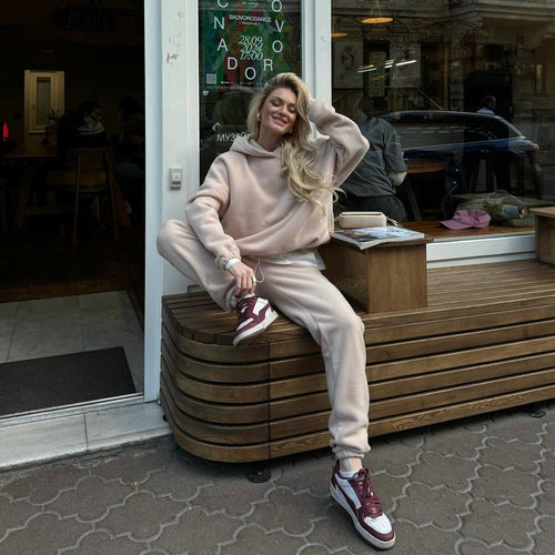 Damen kuscheliges Sweat-Set mit extralangem Kapuzenpullover, verdeckter Kängurutasche und schmal zulaufender Bündchenhose Shop Nory