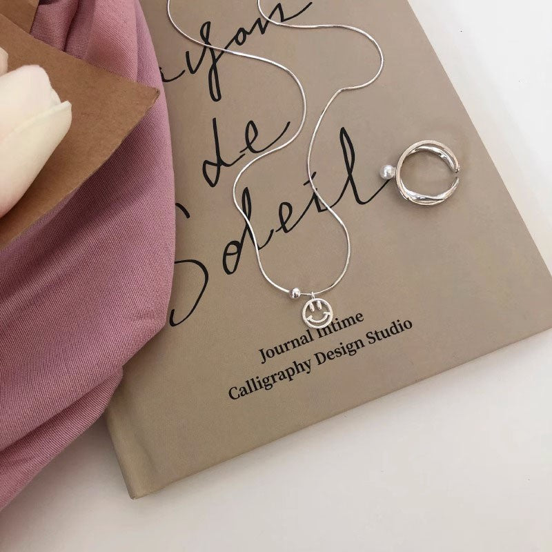 Damen Halskette mit lässigem Smiley-Anhänger und feiner Kette Shop Nory