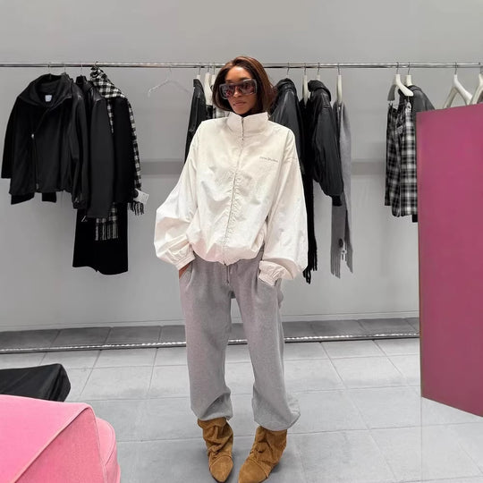 Damen Gepolsterte Boxy‑Jacke im Cropped‑Cut mit Stehkragen und verdeckter Verschlussleiste Shop Nory