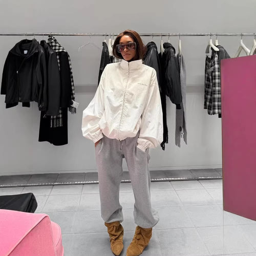 Damen Gepolsterte Boxy‑Jacke im Cropped‑Cut mit Stehkragen und verdeckter Verschlussleiste Shop Nory
