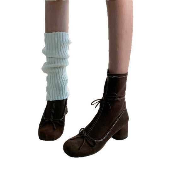 Damen Ballerina‑inspirierte Ankle‑Heels mit gerafftem Schaft und sculpted Blockabsatz Shop Nory