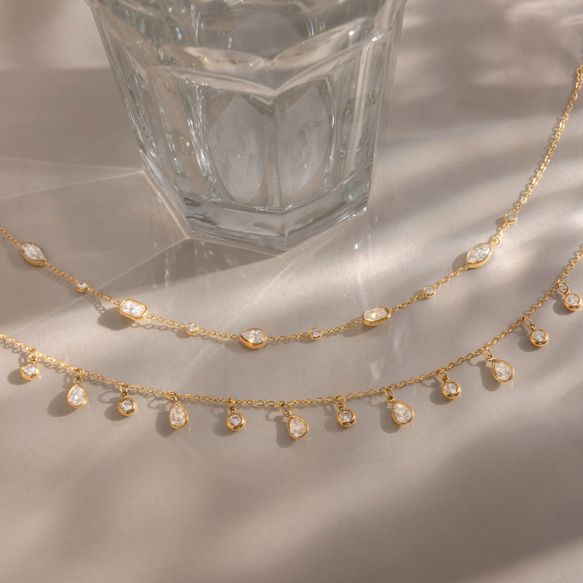 Damen Edelstahl Halskette mit funkelnden Kristalldetails Shop Nory