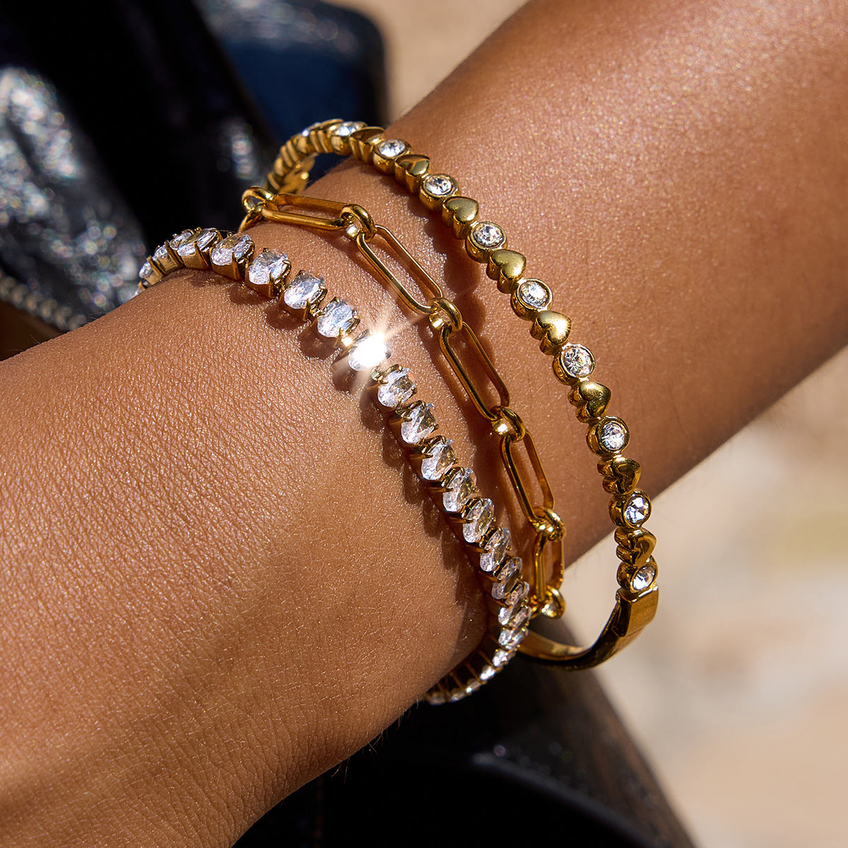 Damen Armband aus hypoallergenem Edelstahl mit funkelnden Zirkonia-Steinen Shop Nory
