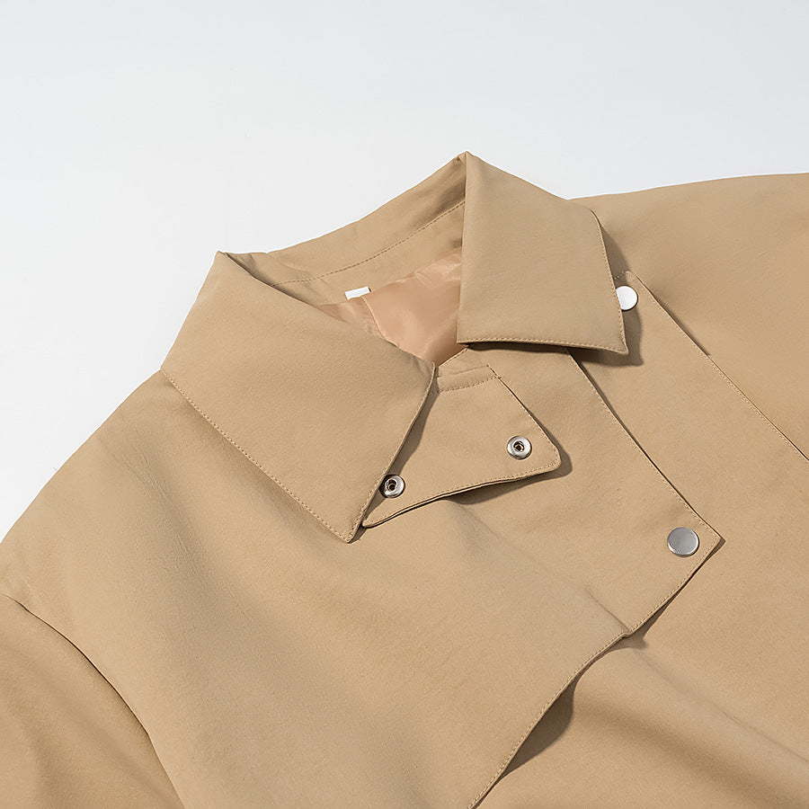 Damen Taillierter Kurzparka mit asymmetrischer Überschlagblende und Utility-Pattentaschen Shop Nory