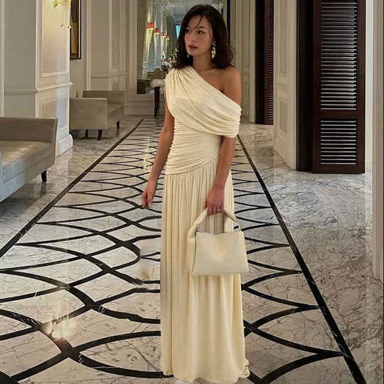 Damen Elegantes asymmetrisches Maxikleid mit Raffungen
