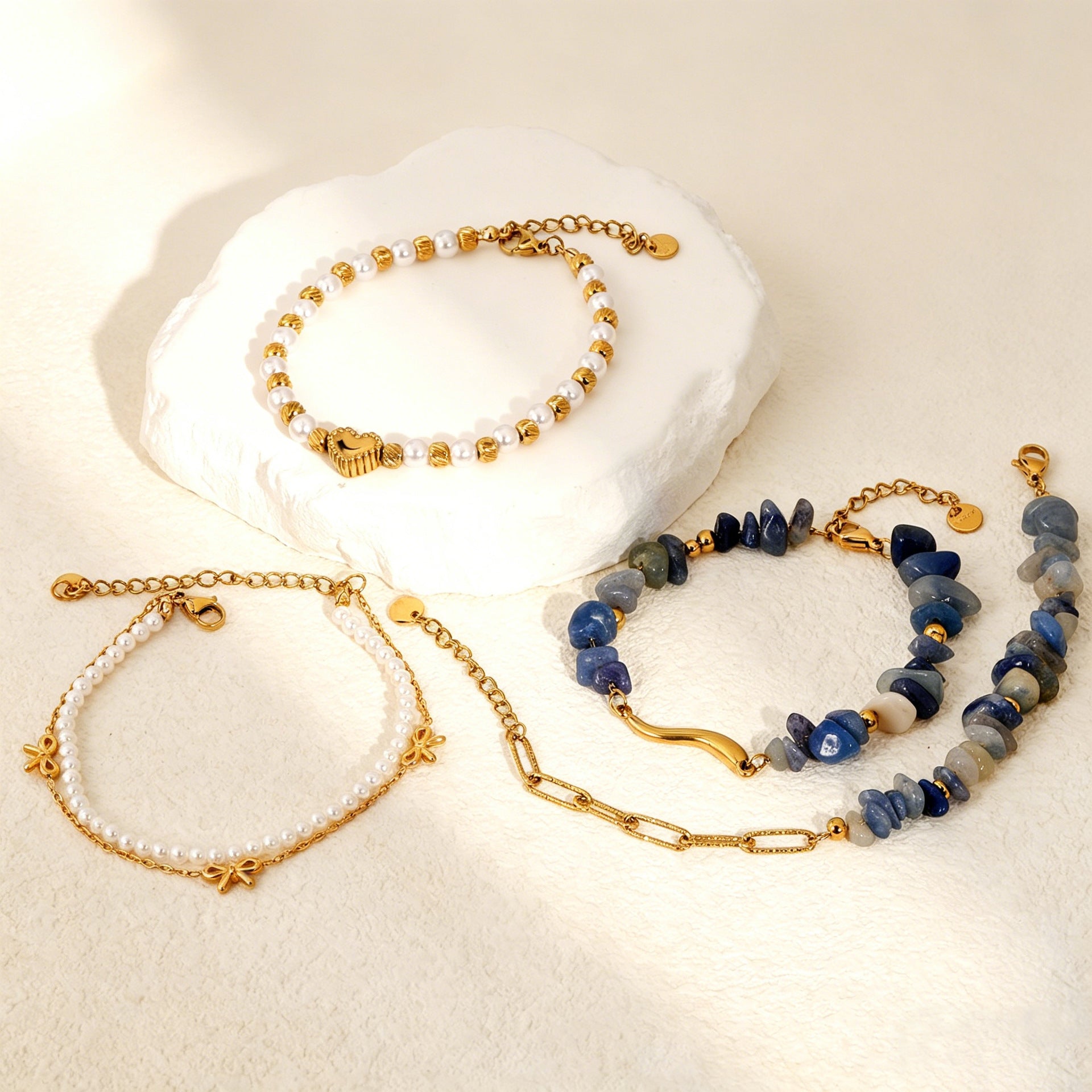 Damen Armband mit Herz-Anhänger und luxuriösen Perlen-Design Shop Nory