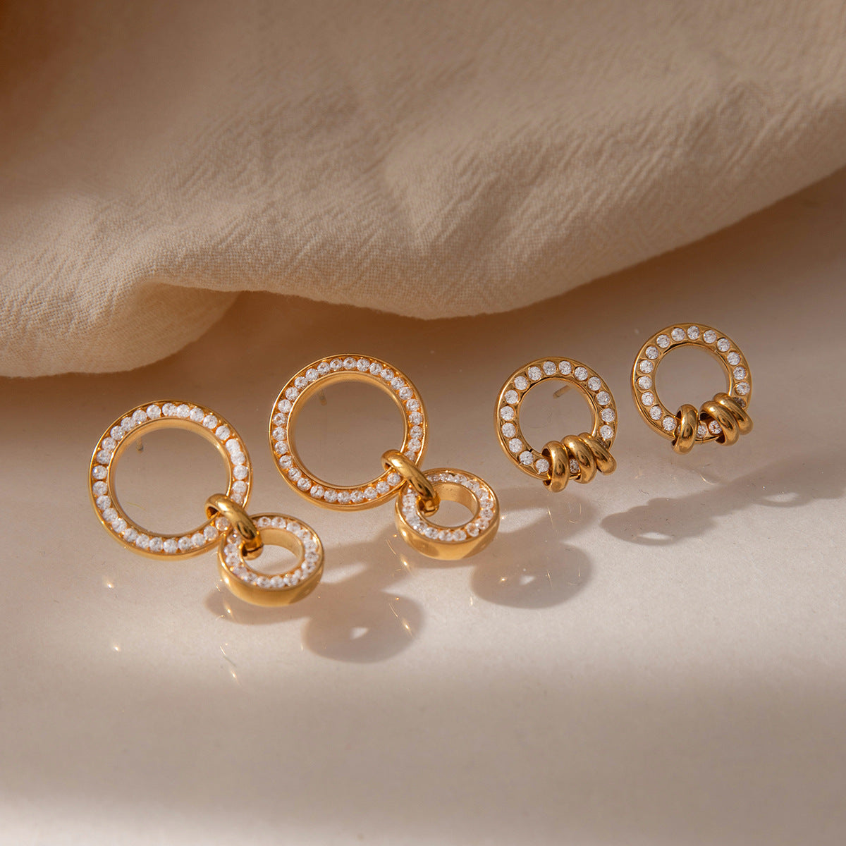 Damen Ohrhänger mit funkelnden Zirkonia-Ringen und hypoallergener Edelstahlverarbeitung Shop Nory