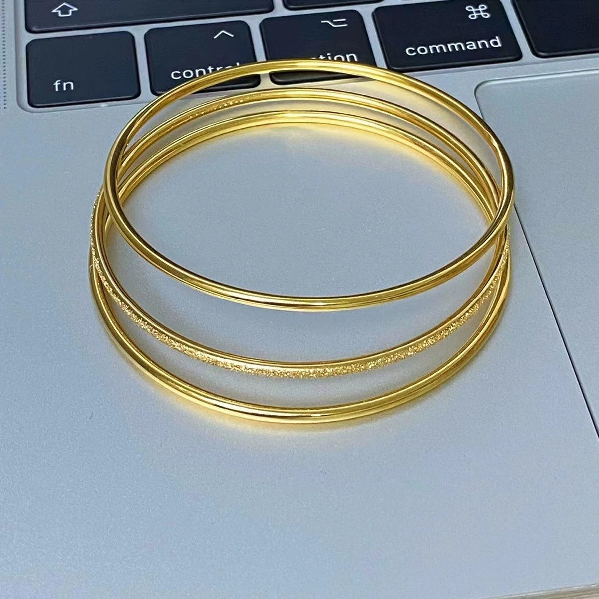 Damenarmband mit elegantem Zirkonia-Besatz und minimalistischem Design Shop Nory
