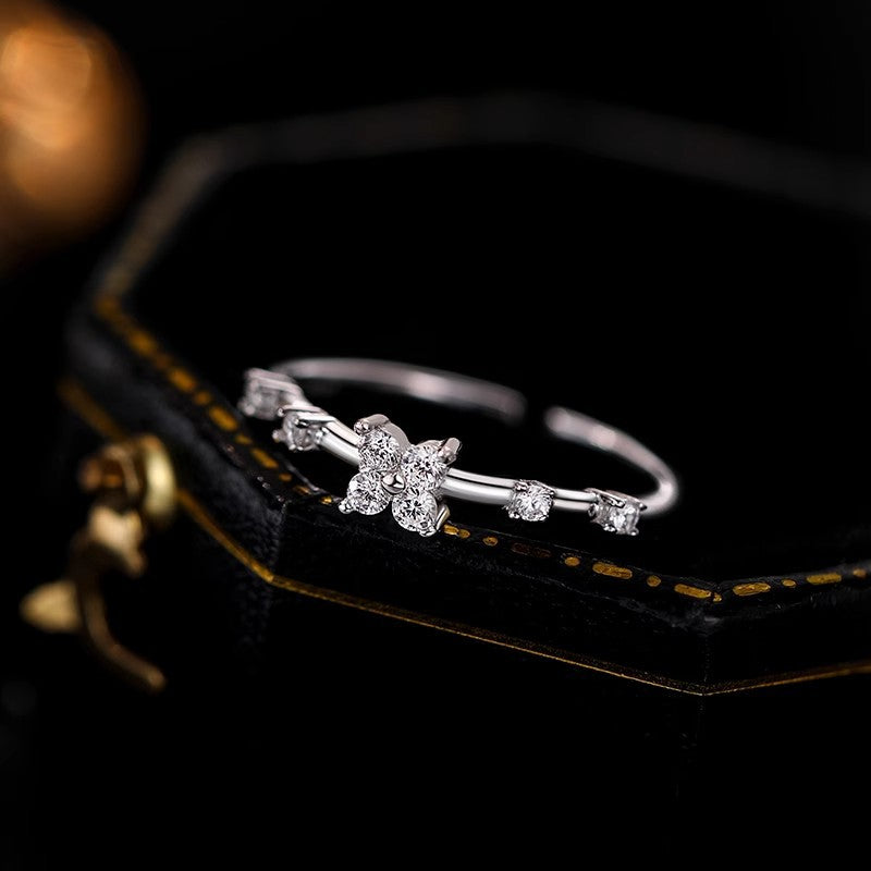 Damen filigraner Ring mit floralen Akzenten und funkelnden Zirkonia Shop Nory
