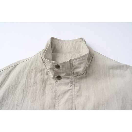Unisex Kurzblouson im minimalistischen Workwear‑Look mit hohem Stehkragen und Druckknopfverschluss Shop Nory