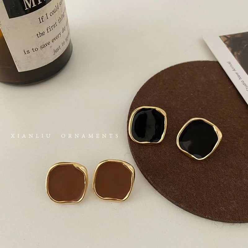 Damen Ohrringe mit einzigartigem geometrischem Design und elegantem goldenen Rand Shop Nory