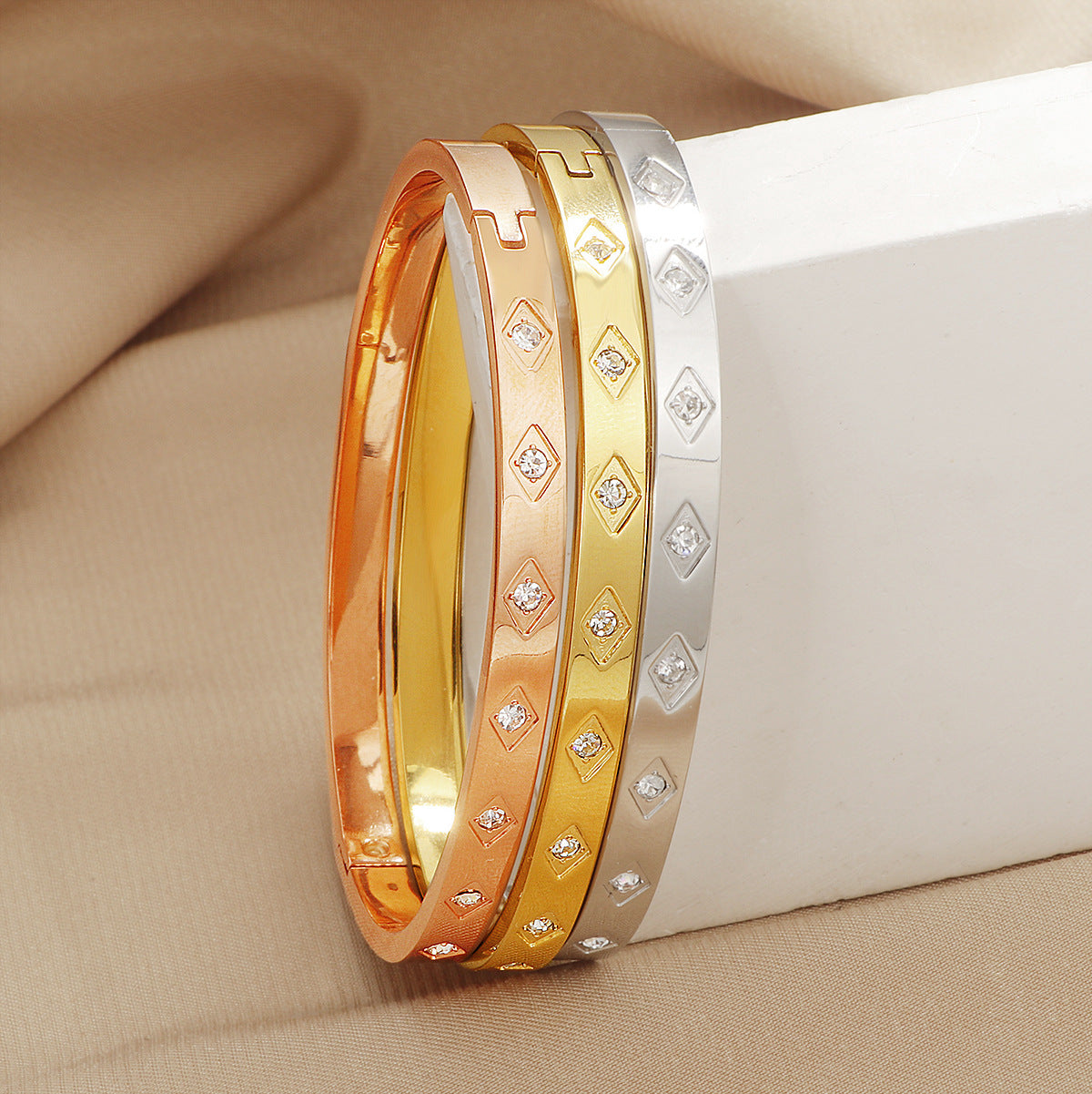 Damen Geometrisches Diamantbesetztes Armreif Armband Shop Nory