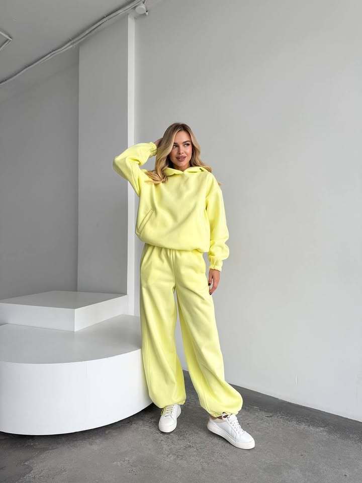 Damen Oversize Loungewear-Set aus schwerem Sweat mit Kapuzenpullover und weitem hochgeschnittenem Jogger Shop Nory