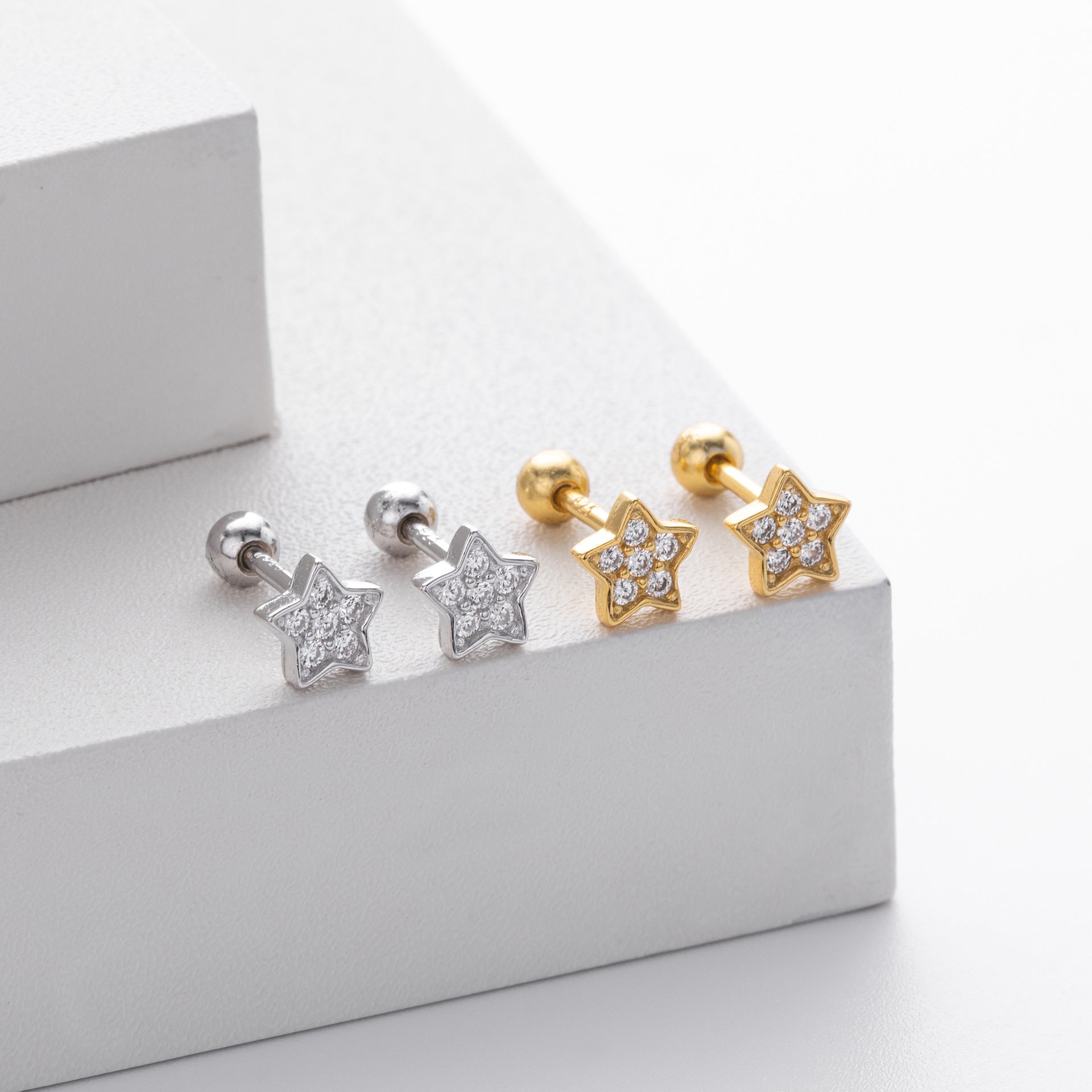 Damen Ohrstecker im funkelnden Sterndesign mit hochwertigem Zirkonbesatz Shop Nory