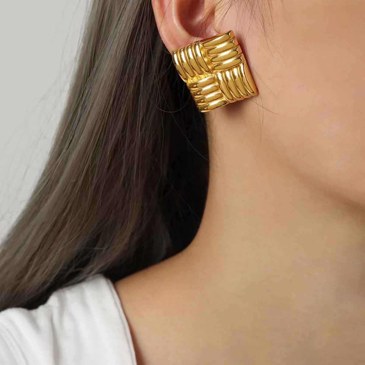Damen Ohrstecker mit geometrischem Design und eleganter Oberflächenstruktur Shop Nory