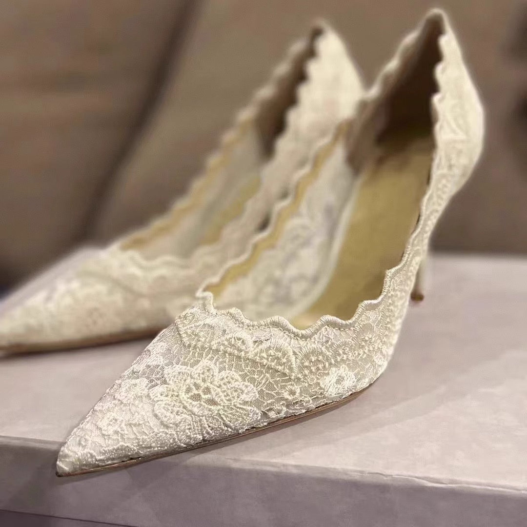 Damen Elegante Spitzen‑Pumps mit gewelltem Rand und schlankem Stiletto‑Absatz Shop Nory