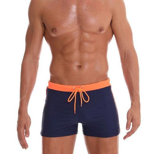 Herren Bade-Shorts mit peppigen Kontrastelementen