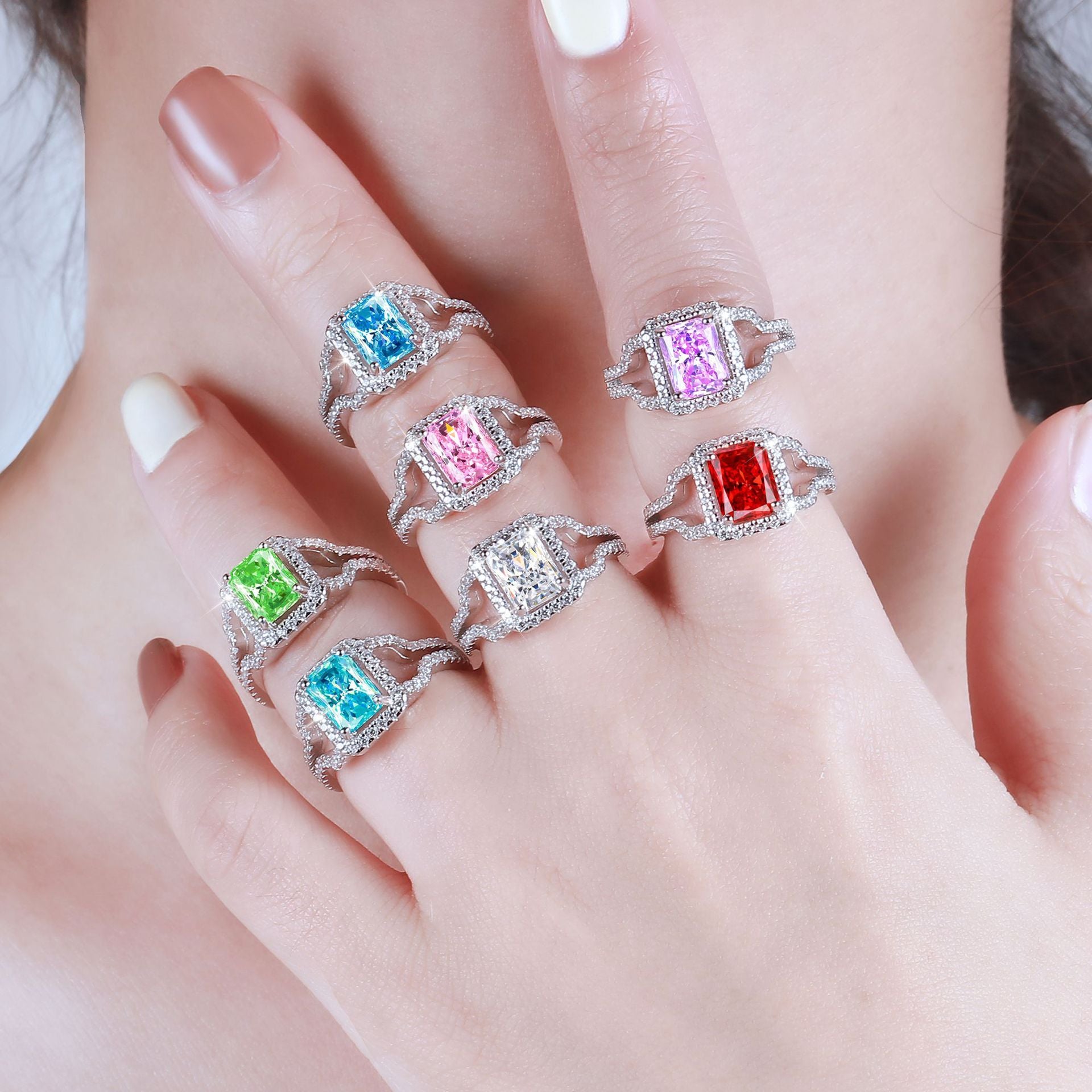 Damenring mit extravagantem Rubinstein und funkelndem Zirkonia-Besatz Shop Nory