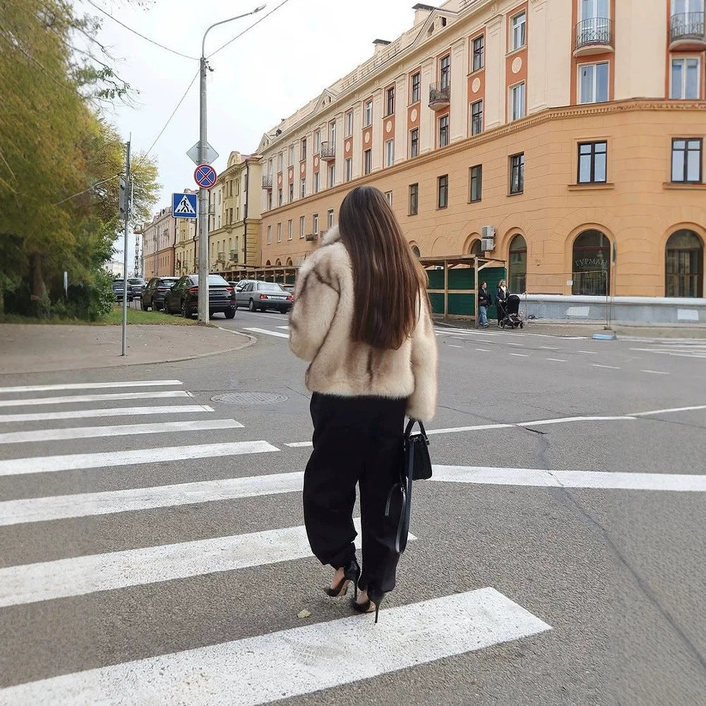 Damen Kurzboxy-Kunstpelzjacke mit voluminösem Schalkragen und Streifenoptik Shop Nory
