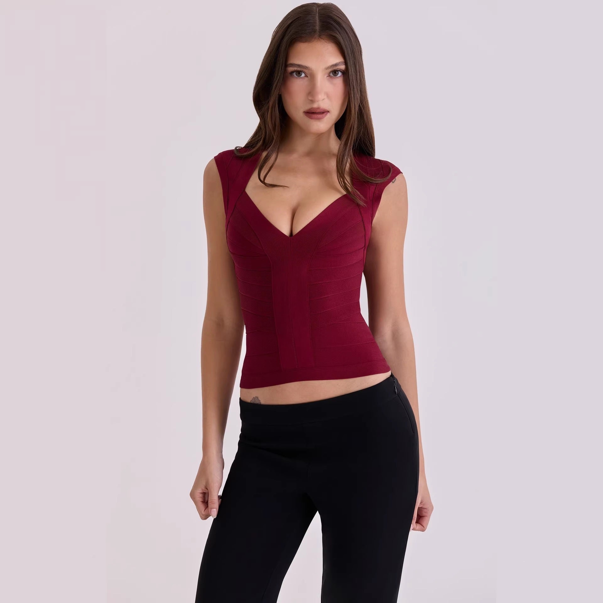 Damen figurformendes Top mit modernem V-Ausschnitt und hochwertigem Material