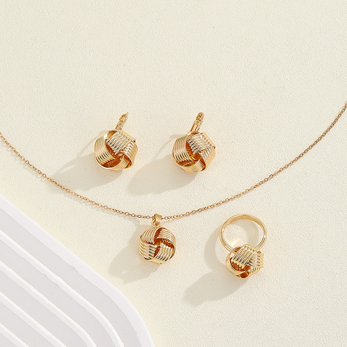 Damen Schmuckset mit kunstvollen Knotenmotiven Shop Nory