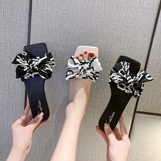 Damen Flache Riemen-Slides mit großem Stoffknoten und quadratischer Zehenpartie Shop Nory
