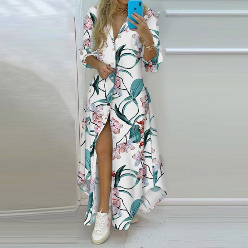 Damen Maxikleid mit Aufdruck im Zeitungslayout und seitlichem Schlitz