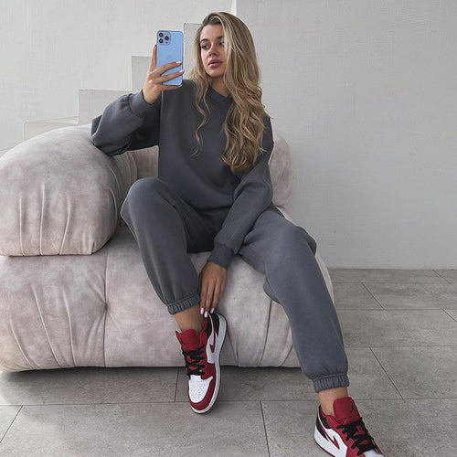 Damen Modernes Lounge-Set aus formstabilem Scuba-Fleece mit hochgeschnittener Jogginghose Shop Nory