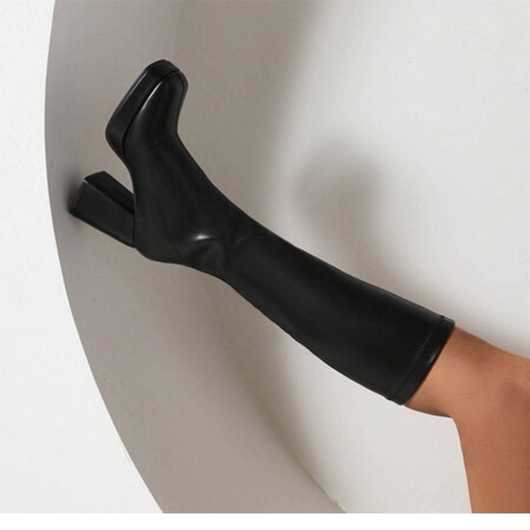 Damen kniehohe Plateaustiefel mit klobigem Blockabsatz und hochglänzender Lackoptik Shop Nory