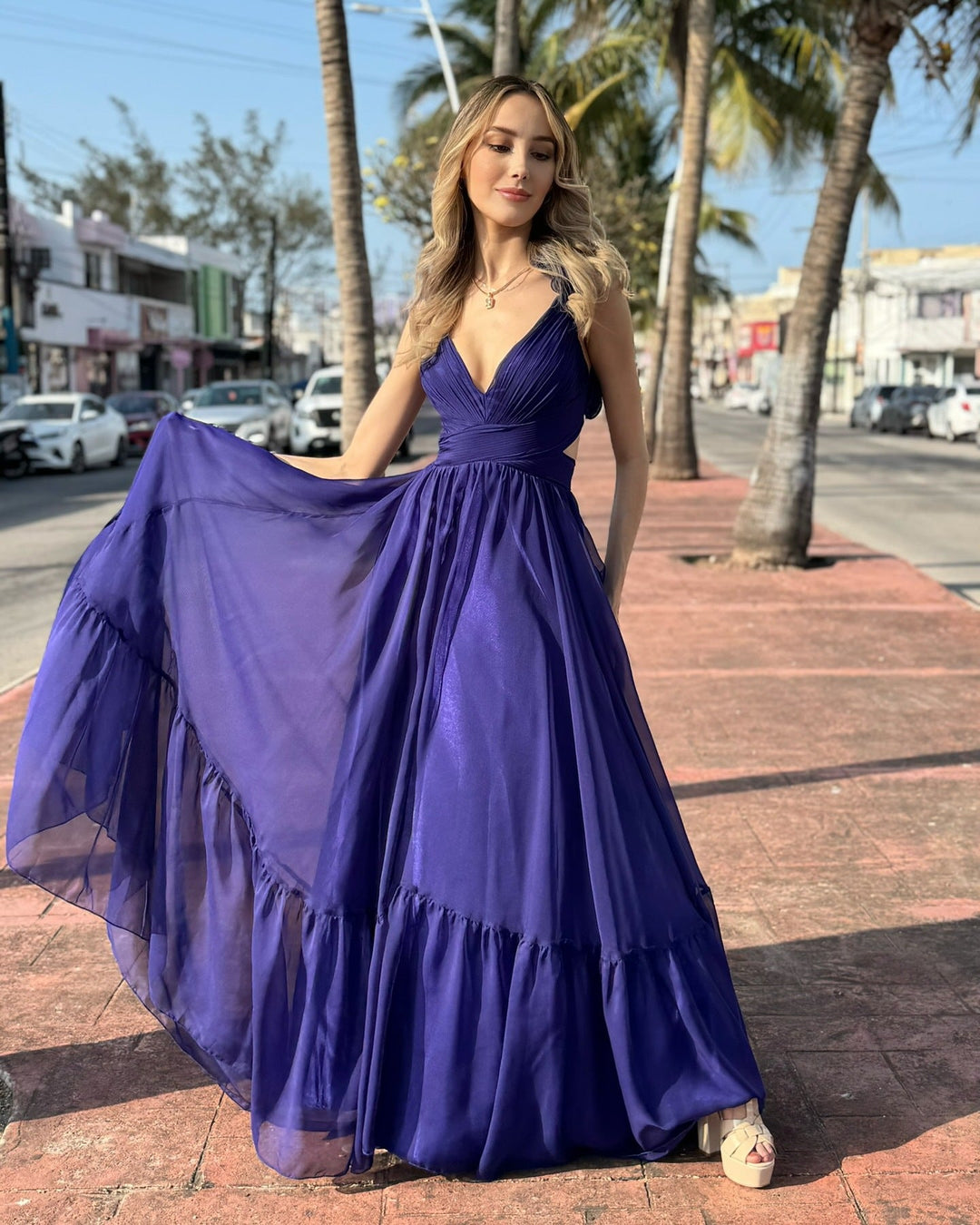 Damen Maxikleid mit luftigen Rüschendetails und ausgefallenem Wickeldesign
